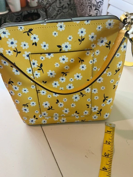 Kate Spade Darcy bucket bag and wallet
Yellow floral - Picture 6 of 10